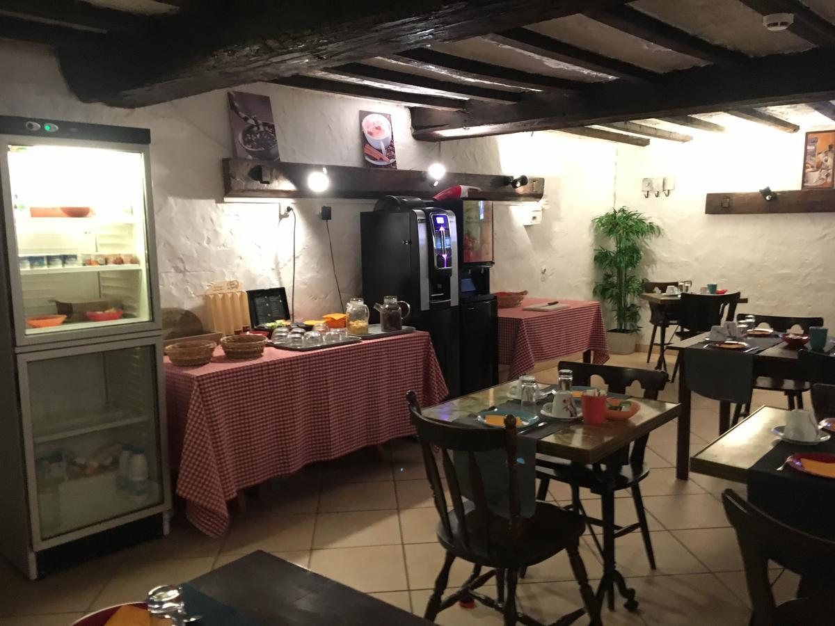 Le Relais Des Vieilles Postes 호텔 Les Avenières 외부 사진
