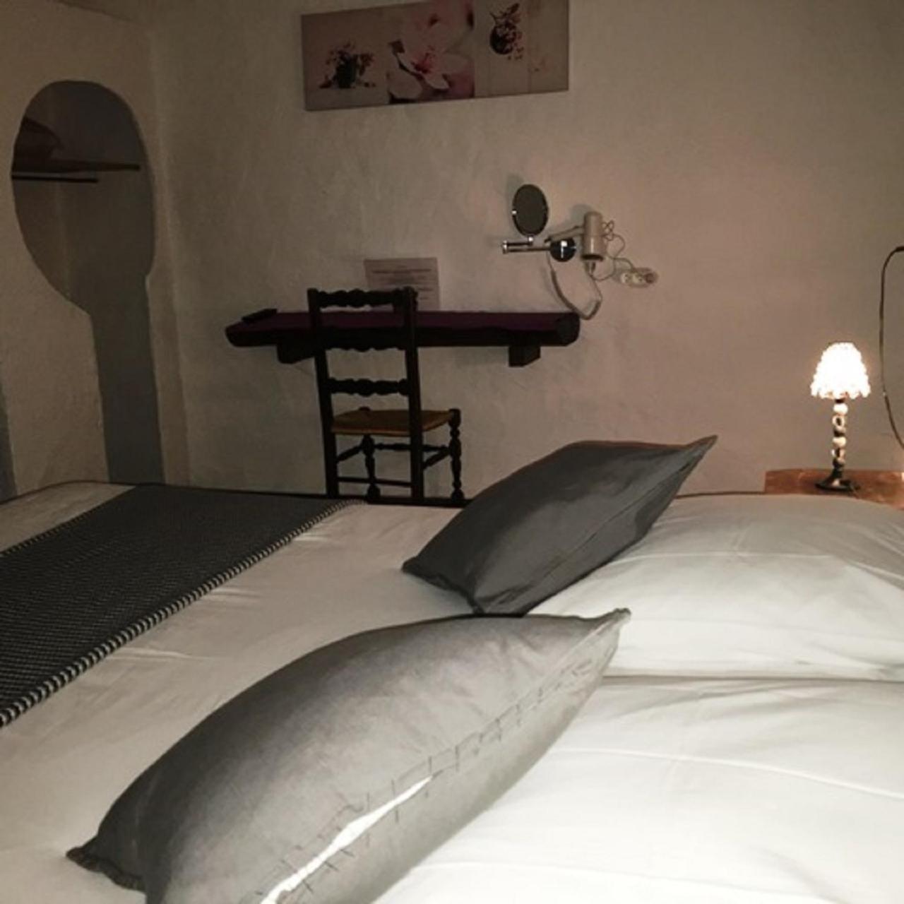 Le Relais Des Vieilles Postes 호텔 Les Avenières 외부 사진