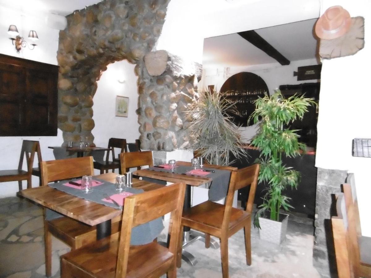 Le Relais Des Vieilles Postes 호텔 Les Avenières 외부 사진