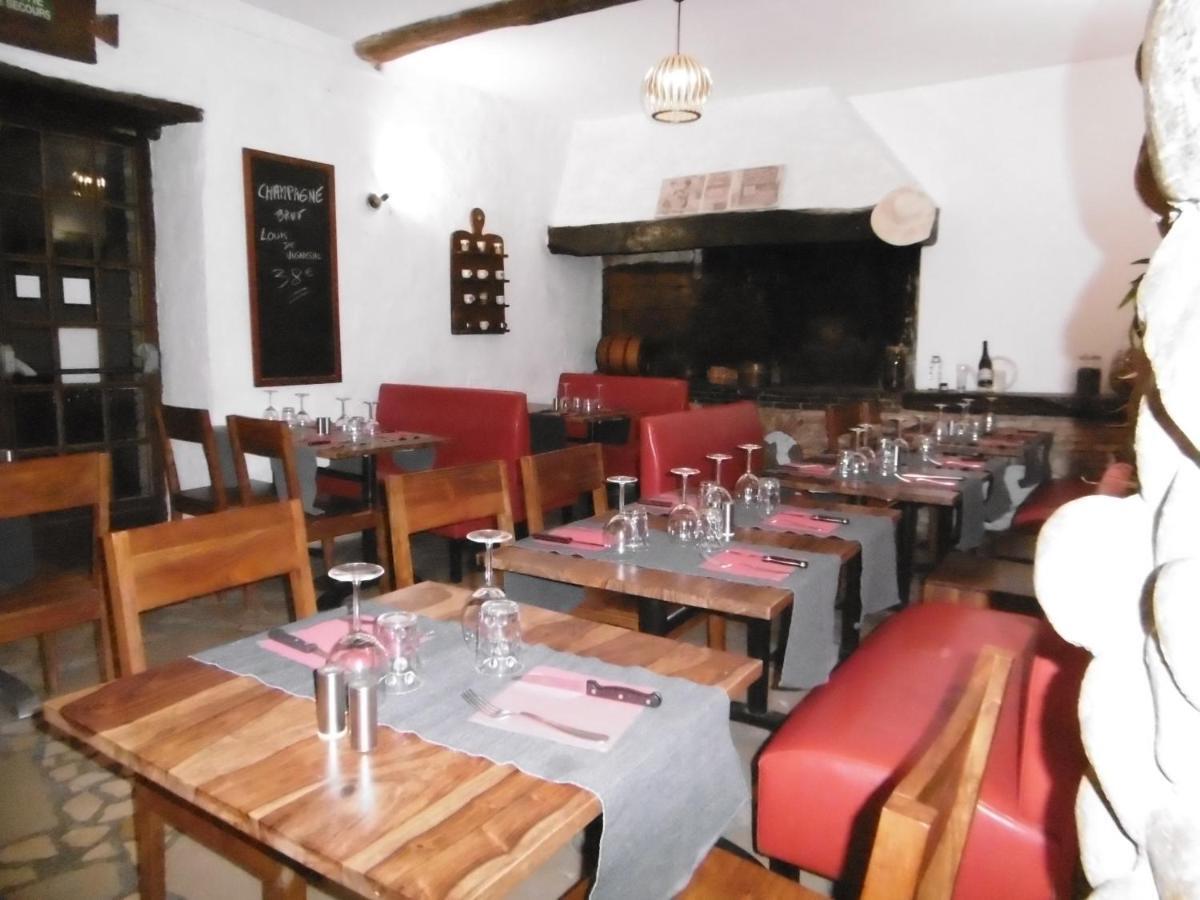 Le Relais Des Vieilles Postes 호텔 Les Avenières 외부 사진